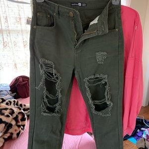 Distressed mom jeans #momjeans